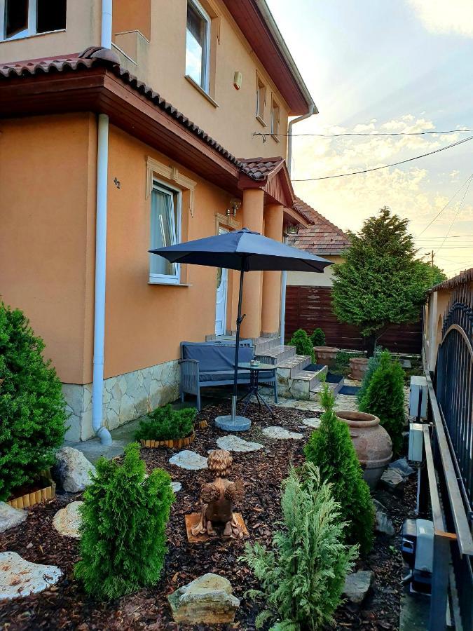 Airport Luxury Apartman 42 Vecsés Esterno foto