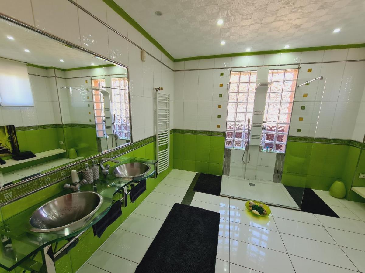 Airport Luxury Apartman 42 Vecsés Esterno foto